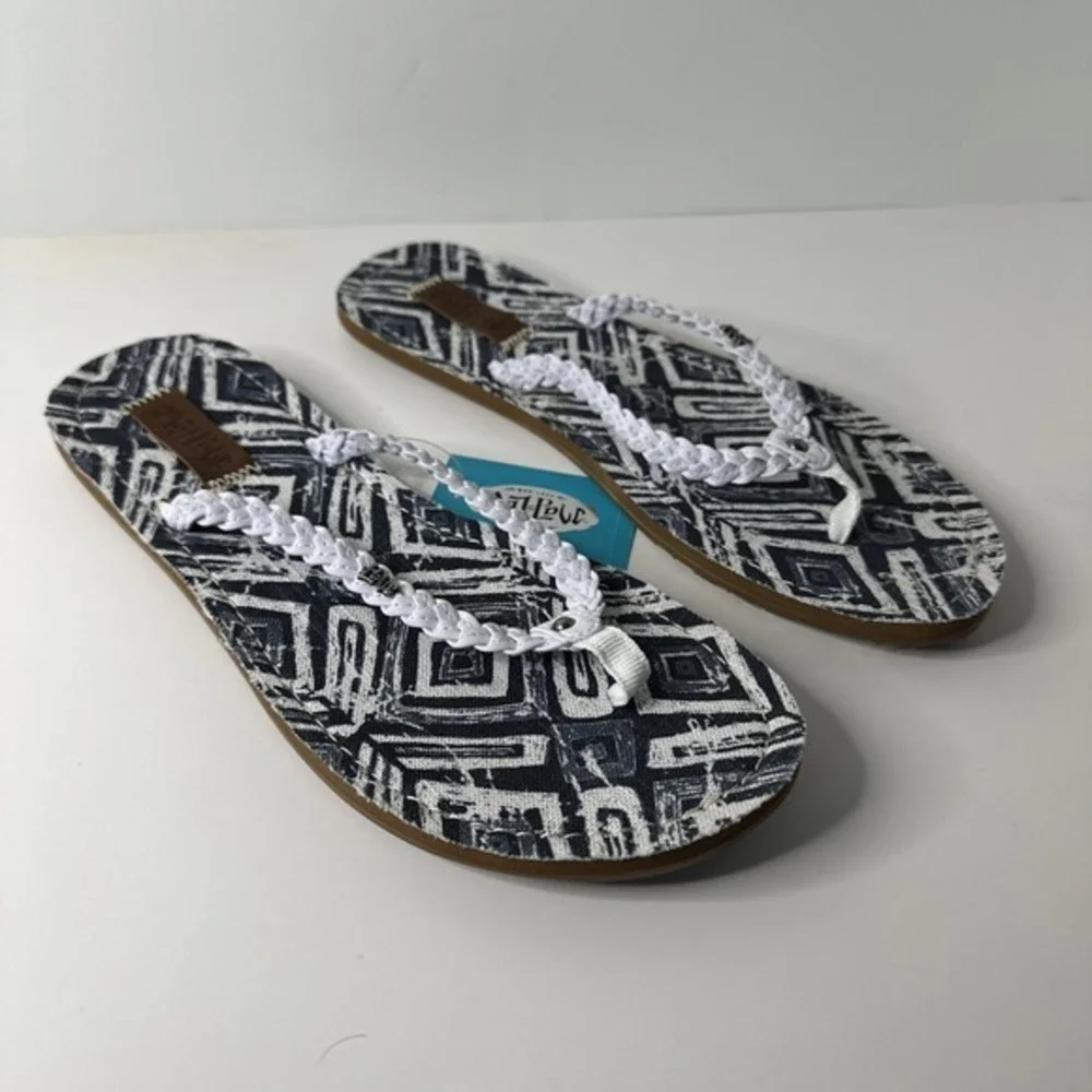 MAJ LOVE Women's Thong Sandals Size 9 Blue/ White Slip On Flats Thong Toes NWT‎
